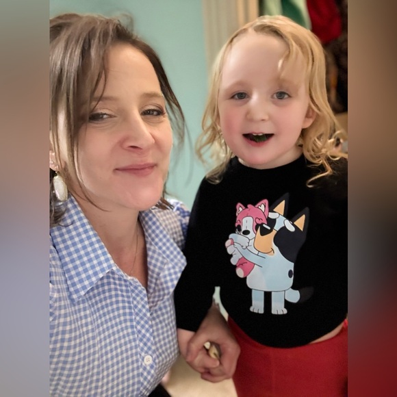 Meet your Posher, Steph
Buy 4 items from my store and get extra 20% off order! - Picture 2 of 11